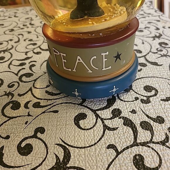 2007 Peace Snowglobe Music Box - Picture 3 of 5